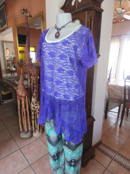 Dark purple throw over acrylic lace top.Short bell sleeves.Scooped neckline.Size 38/14.Good cond.