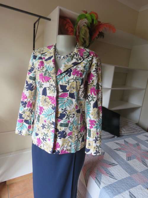 Avant Garde high quality poly cotton stretch lightweight jacket.Size 36/12.By 'PAT'.New.