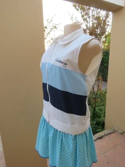 The Prestige of the label say it all.Sleeveless 'BILLABONG' jacket in 36/12.New condition.