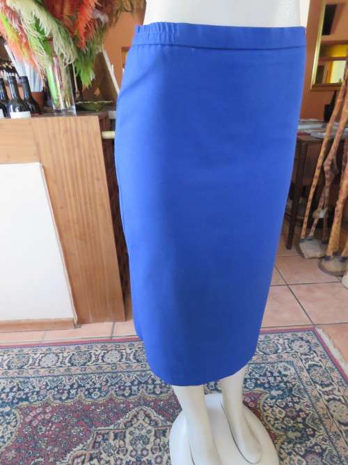Excellent quality royal blue fully lined pencil skirt by 'KARISMA' in size 34/10.As new.