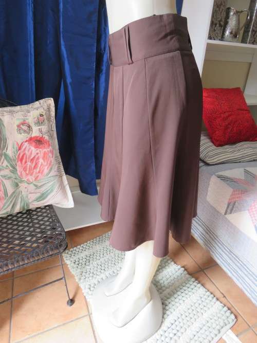 Pretty A-line brown skirt with 7 panels.By `IMAGE` size 34/10 Wide waistband with belt loops.As new