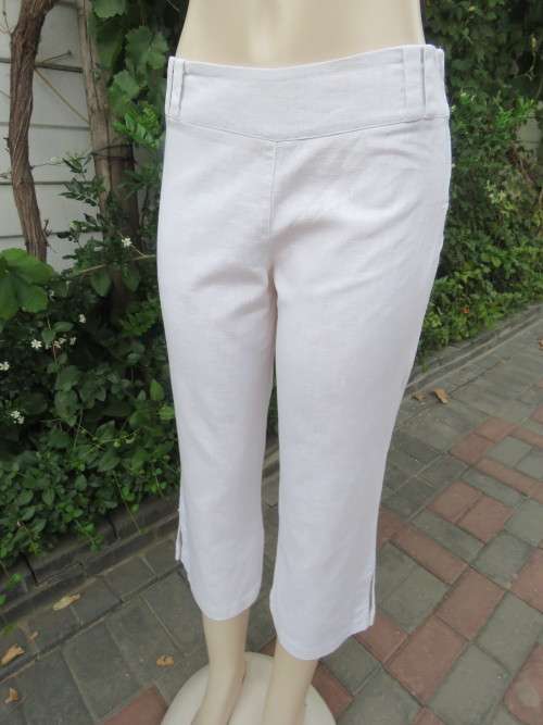 Top of the line amazing white cropped pants by 'ILSE MENCK' in size 34/10.Slits on legs.As new.