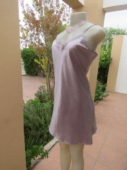 Sexy short nighty with adjustable shoulder straps in silvergrey.Size 32/8.Never used.New condition.