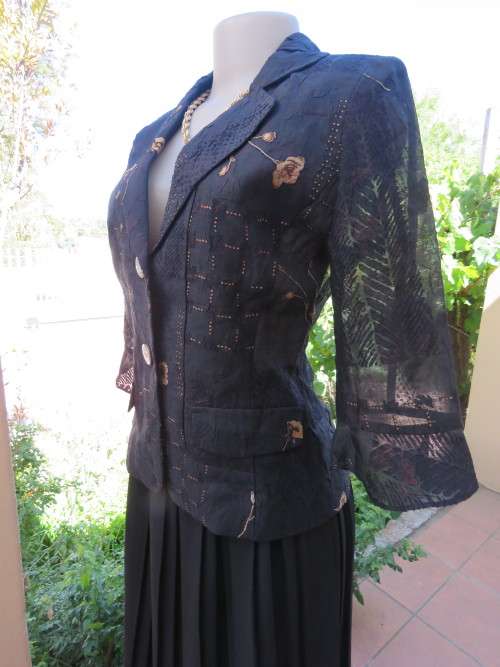 Black haute couture jacket/top to pretty to describe.By 'AHA' Best of Best in size 34/10.New.