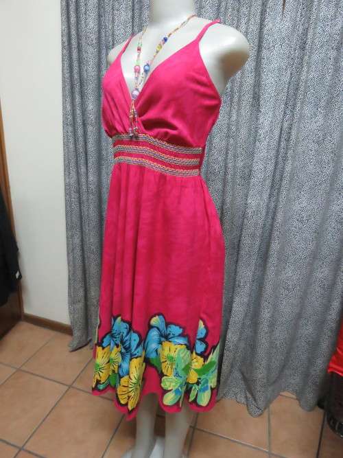 Summer dress in hot pink with wide skirt.By 'JUDY'S PRIDE'.Size 32/8.New condition.