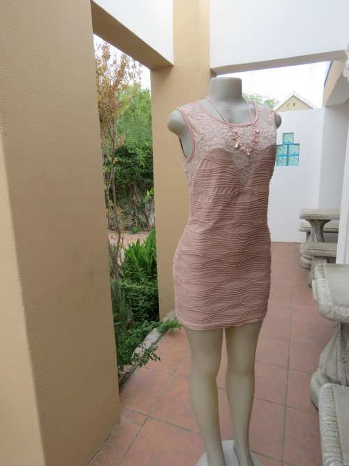 Sexy little dirty pink stretch mini dress.Top in lined acrylic lace.Size 36/12.Used but in good cond