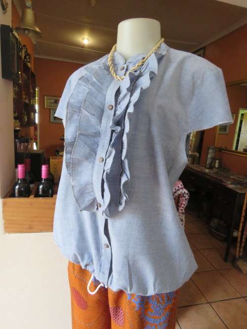Denim colour top in size 40/16 in 100% cotton.Short capped sleeves.Used but fine for everyday wear.