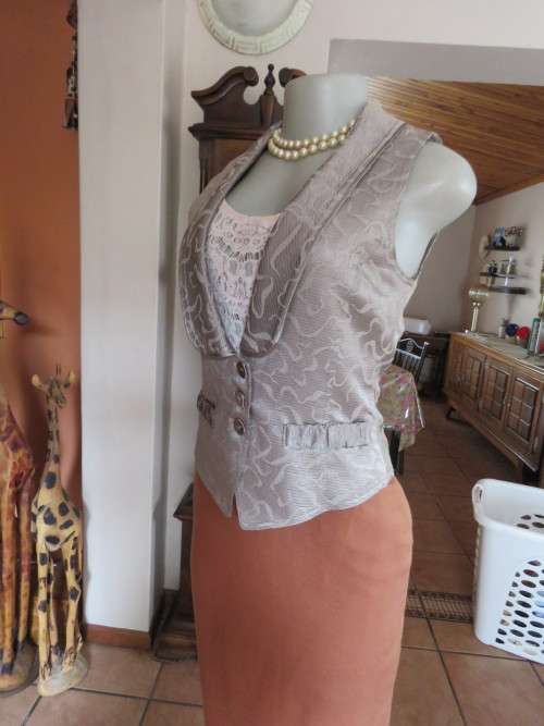 Tailored to fit waistcoat style top in brocade by 'PARKO' in size 32/8.In Ecru colour.Tuxedo  collar