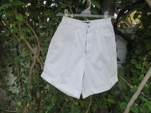 High quality 100% cotton high waisted white shorts by 'DANIEL HECHTER' Paris.Size 32/8.As new.