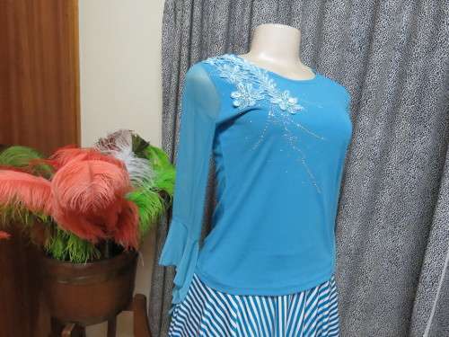 Get noticed in this tiffany blue stretch polyester top.Size 32 to 34.Long sleeves.Nylon netting.New.