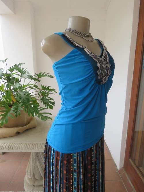 Fabulous tiffany blue strappy top with bulky embellishment on front.Size 34/10.Good condition.