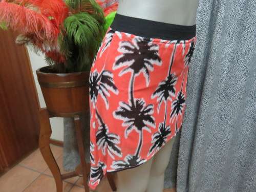 Chic skirt in peach with black and white pattern.For 10-11 yr old girl.Sheer polyester fabric.As new