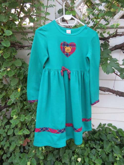 Beautiful emerald long sleeve green dress by 'WOOLWORTHS' for girl of 9 yrs old.New condition.