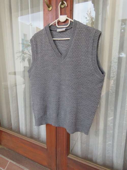 Knitted light grey men`s sleeveless pullover with V-front.By `DE HAVILLAND`.Size L.As new.