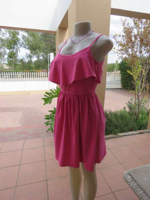 Fabulous pink stretch cotton beach dress by `WOOLWORTHS`.Size 32/8.In as new condition.