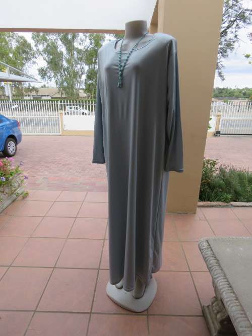 Fabulous floor length pale silverblue shift dress in size 50/26.Long sleeves.Round neckline.As new.