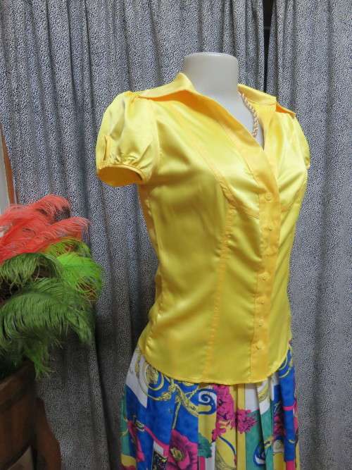 Buttercup yellow capped sleeve top by `WWW` in size 32/8.In soft/silky stretch polyester.New cond.