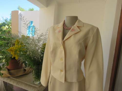 Rich cream cropped jacket by 'LADY AIM'.Size 38/14.Close with 3 buttons on front.Used good cond.