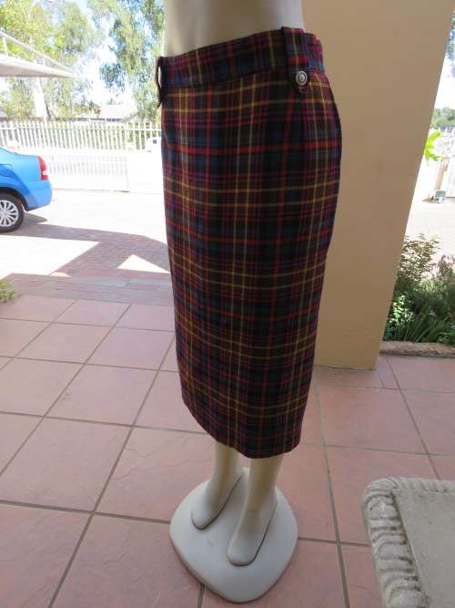 Pencil skirt in tartan check print.Size 36/12 in polycotton fabric with belt loops.Used good cond.