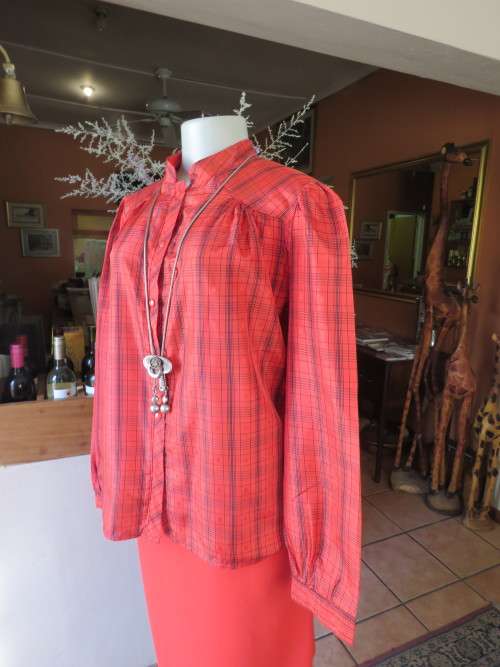 Cherry red and black vintage silk/nylon blend blouse.By 'STACE' in size 40/16.New condition.