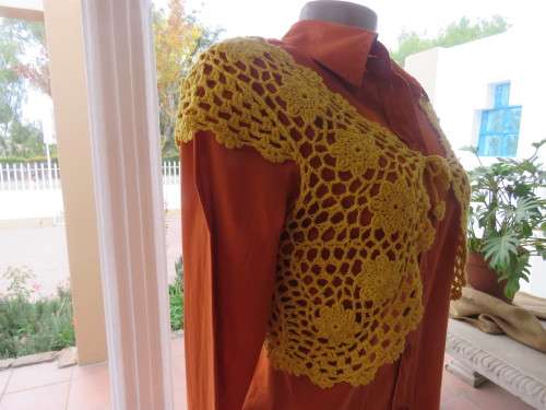 Summer yellow crochet bolero with tiny capped sleeves.Size 30-32 .Beautiful flower pattern. As new.