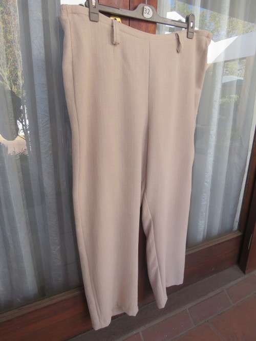 Textured 'PENNY C' rich cream colour pants in 100% wash and wear polyester in 42/18.Good condition.