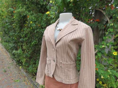 Make a statement in this dark beige corduroy cropped jacket.Size 32/8 in a stripe pattern.As new.