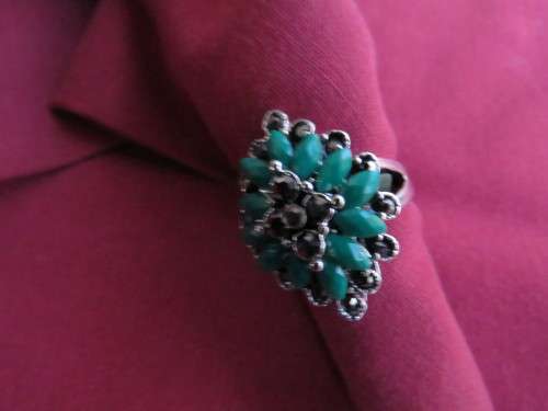 Stunning bulky fashion oval design ring in size 9.Tiny turquoise stones with malachite.New.