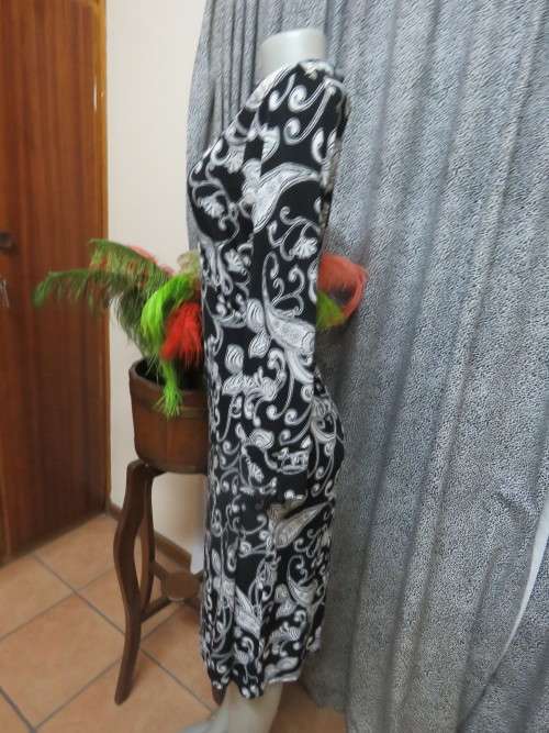 Amazing monochrome dress patterned in paisley design.Size 35/11  by 'RUBBER DUCHY'.New condition.