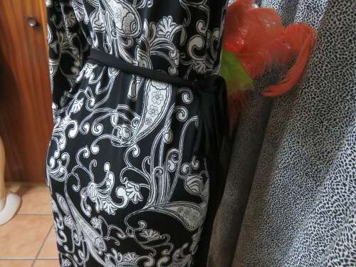 Amazing monochrome dress patterned in paisley design.Size 35/11  by 'RUBBER DUCHY'.New condition.