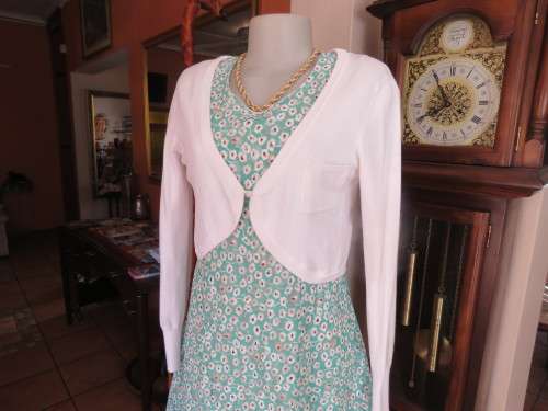 Beautiful white long sleeve bolero style cardigan by 'VERO MODA' in size 36/12.As new.