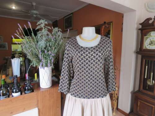 Luxurious black stretch polyester lace long sleeve top.Size 36/12 by 'CLASSIC ESSENTIALS'.New cond.