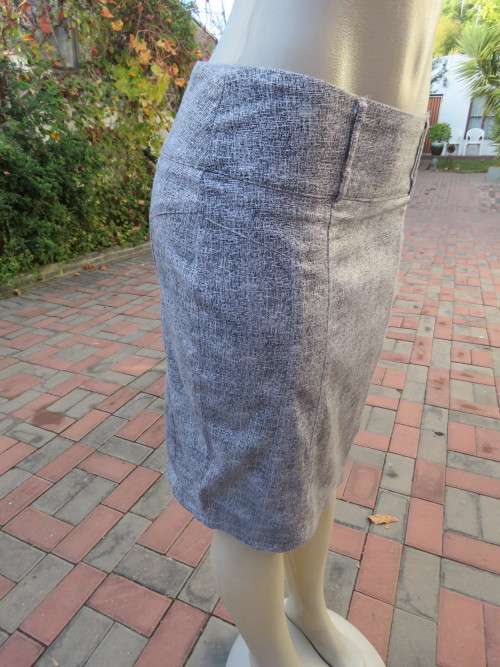 Edgy paneled stretch pencil skirt in black/white mottled effect.Size 34/10 by FORMAL INSYNC.As new.