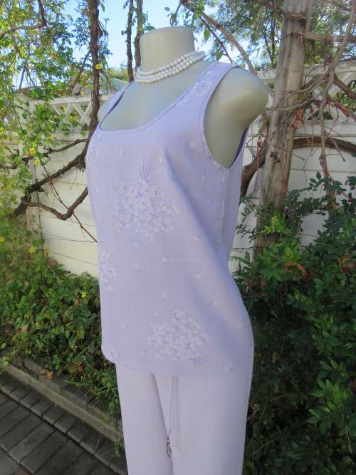 Lilac cami with white flower posies.In 100% polyester fabric.Size 34/10.New condition.