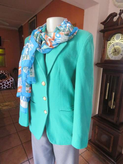 Parakeet fully lined green warm jacket by 'WOOLWORTHS' in size 32/8.Used but in fine cond.