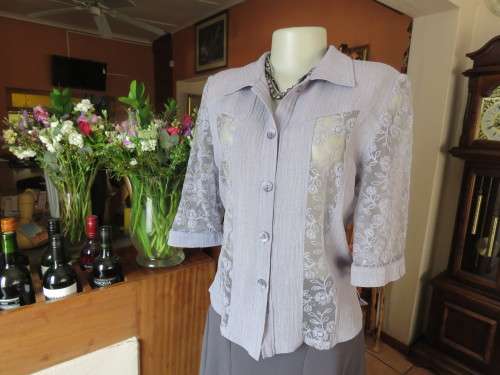Get noticed in this pale steelblue top by 'HIGH SENSE' in size 36/12.Long short sleeves.New.