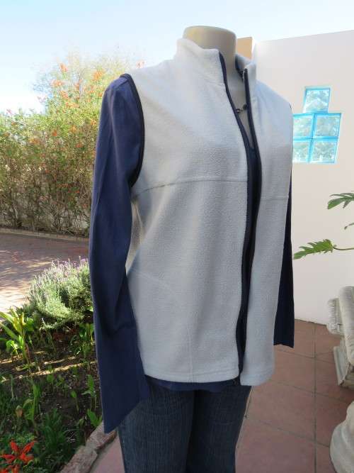 Brushed polyester warm waistcoat with side pockets.By 'INSYNC' in size 36/12.Used cond.