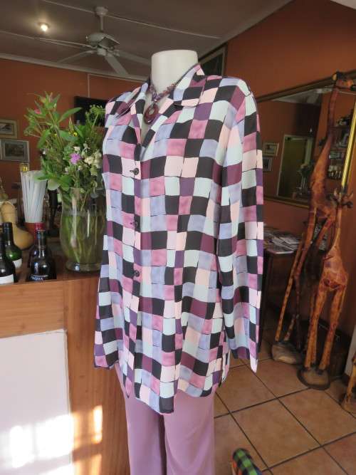 High quality `DELSWA` long sleeve top in size 38/14.In 100% polyester fabric.Used but in good cond.