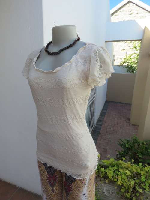 Chic feminine acrylic lace top in rich cream with frilled capped sleeves.Size 32 to 34. As new