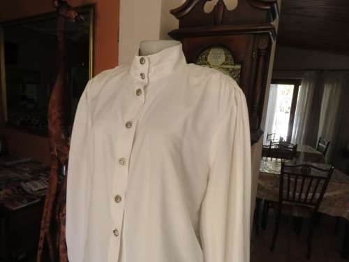 Must have vintage long sleeve top in light cream with high funnel style collar.Size 38/14.Good cond.