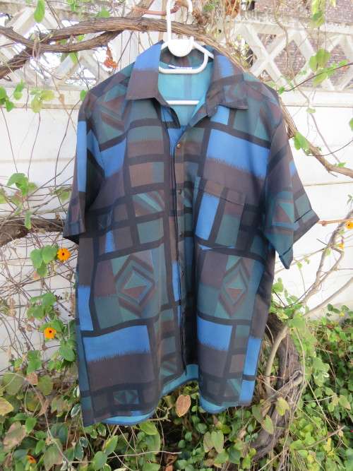 Men's casual short sleeve shirt by 'EL CABITA' in size Large.Chest 115 cm.New condition.