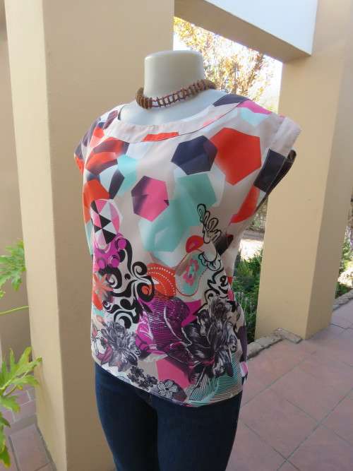 `Look at me` sleeveless slip over top with round banded neckline. Size 34/10. As new.