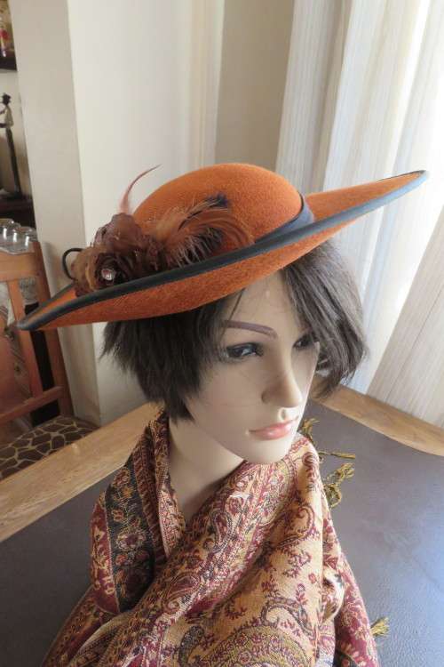 Fabulous vintage clergyman style hat in brick colour with black trimmings.Very good cond.