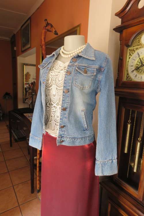 Chic denim jacket by M JEAN'S collection in size 30/6.In polycotton stretch fabric.As new.