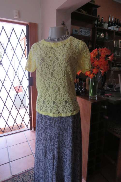 Buttercup yellow lace top with short sleeves.Size 36/12 by WOOLWORTHS.As new.