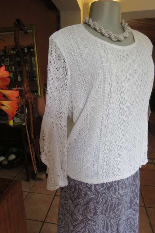 Adorable white lace top with angel sleeves in size 38/14 by MISS CASSIDY.New cond.Used once.