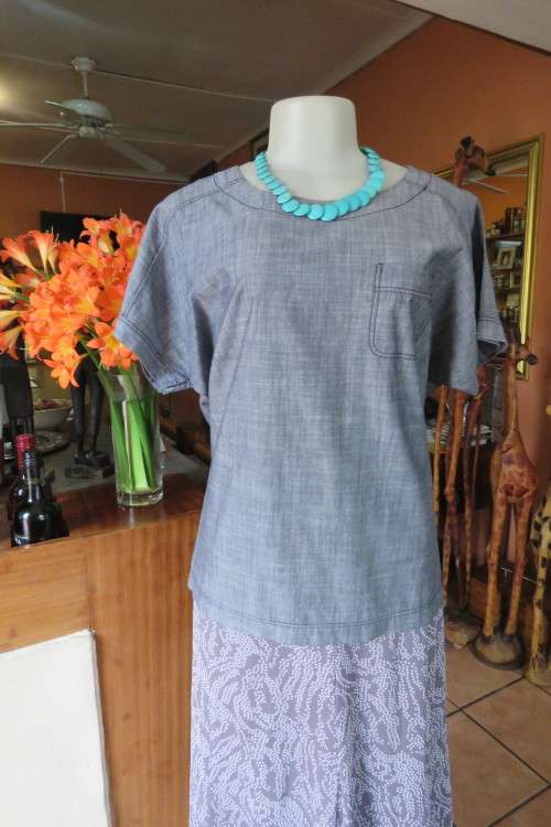 DAVID JONES pull over top in grey/blue colour with mottled effect.Size 36/12.New cond.