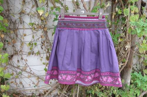 Pretty mauve colour knife pleated skirt for 9-10 yr old by TARGET.Zip at side.As new.