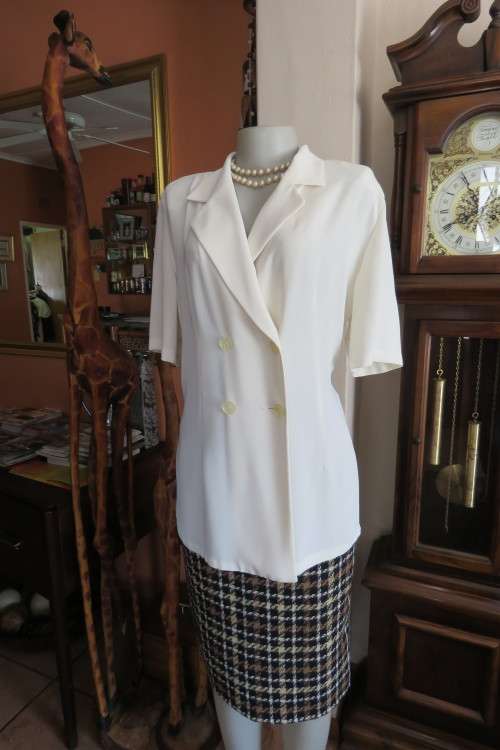 Soft ,supple double breast summer jacket size 38 by TRUWORTHS. Wash & wear. Brand new cond