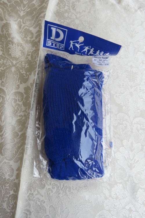 Pair of royal blue soccer socks in 100% acrylic.By D STEP sport.Size 7-9.New.